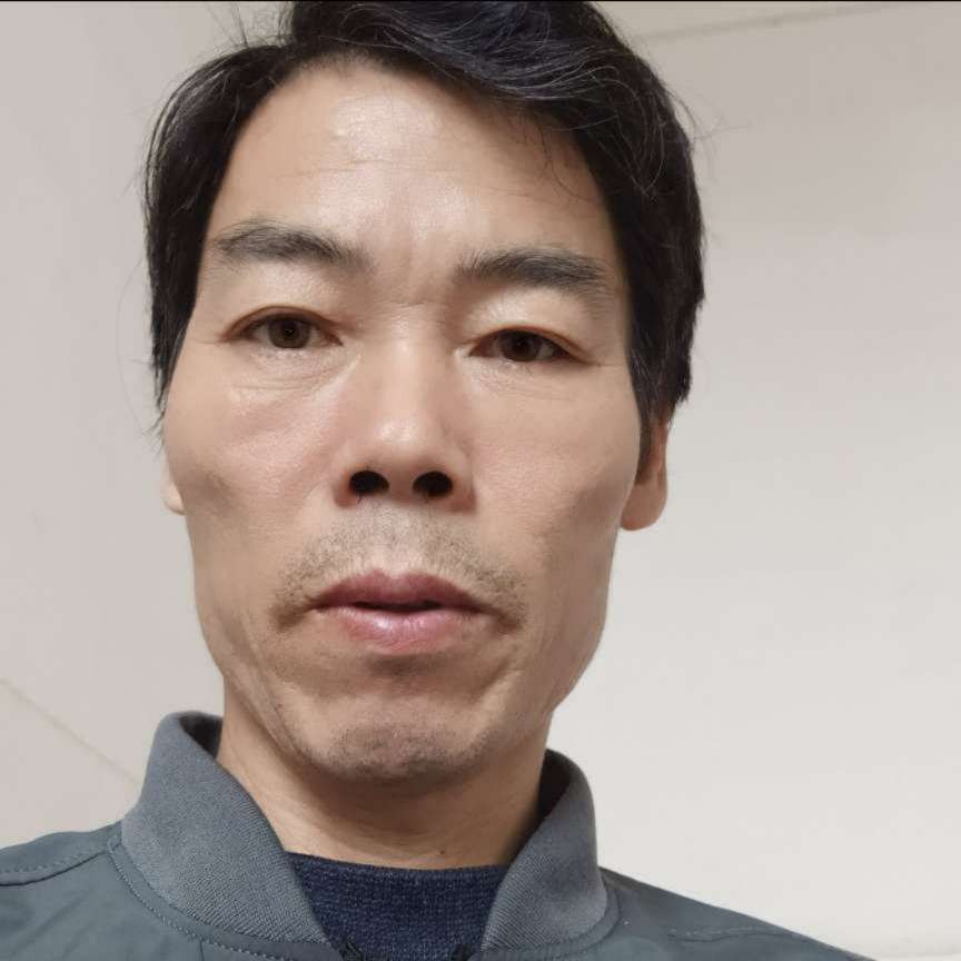 虚心蹙眉帽子的照片