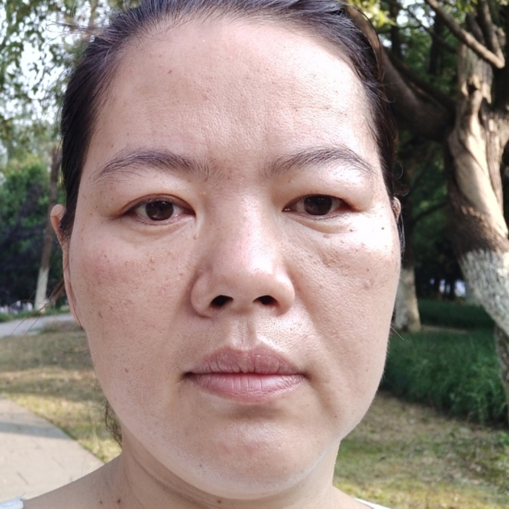 白云蓝天的春的照片