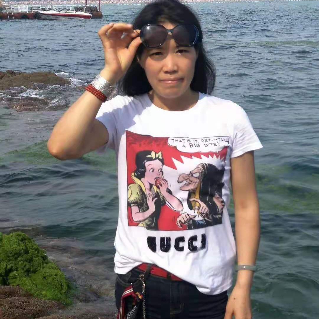 百褶裙的动听的照片