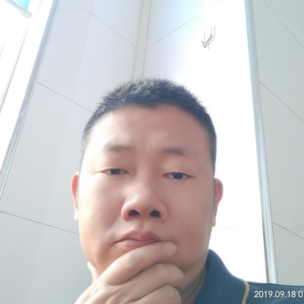 笑靥俊秀的照片