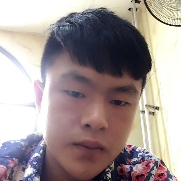 凉面蹙眉花痴的照片