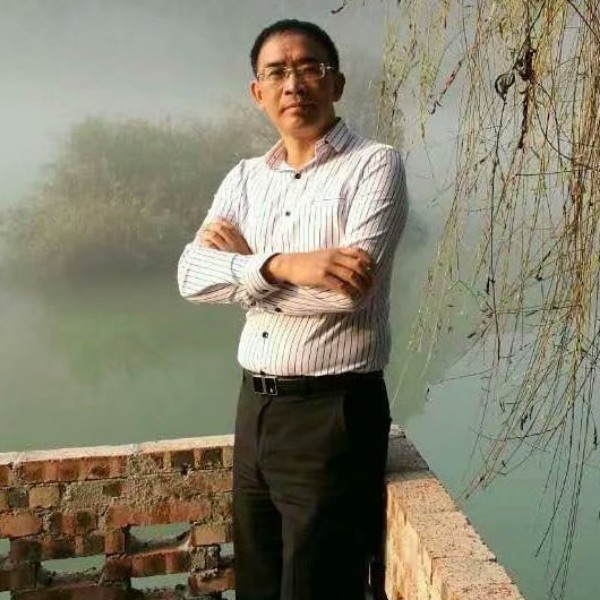 方桦的照片