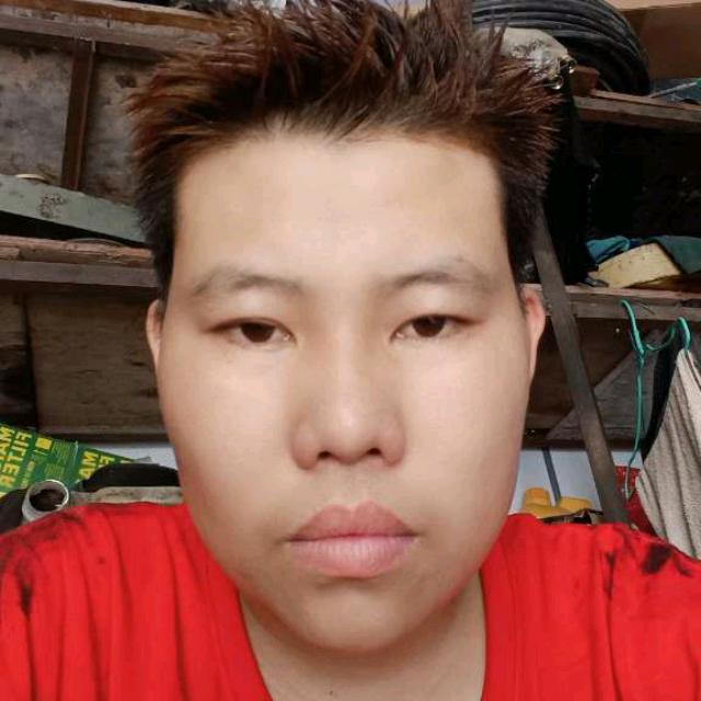 有魅力笑落霞的照片
