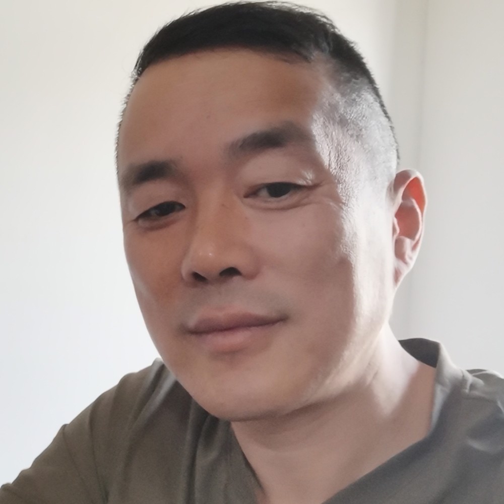 舒荷风中的照片