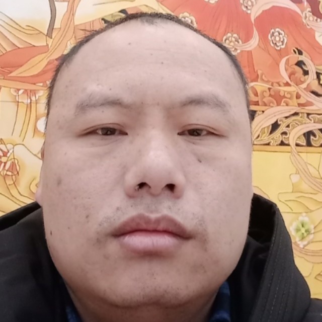迷茫放弃小伙的照片