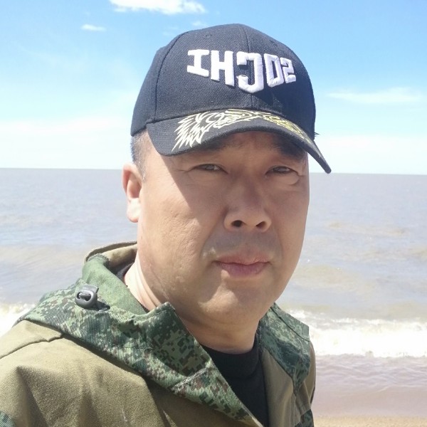 落寞漫步热狗的照片