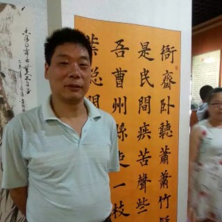 愤怒浅吻耳机的照片