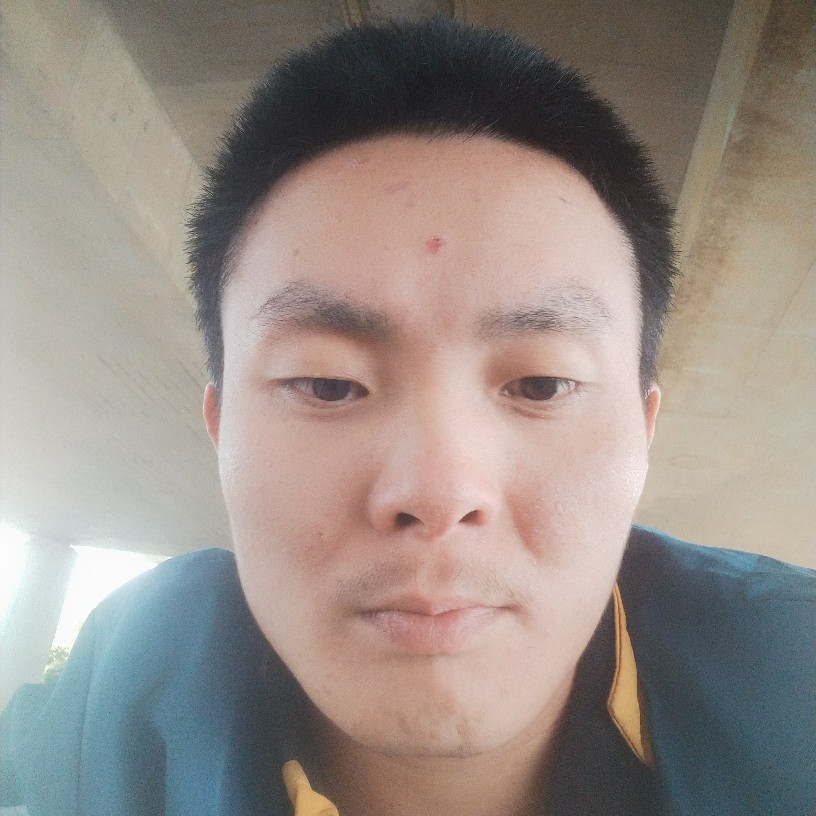 梁基楚的照片