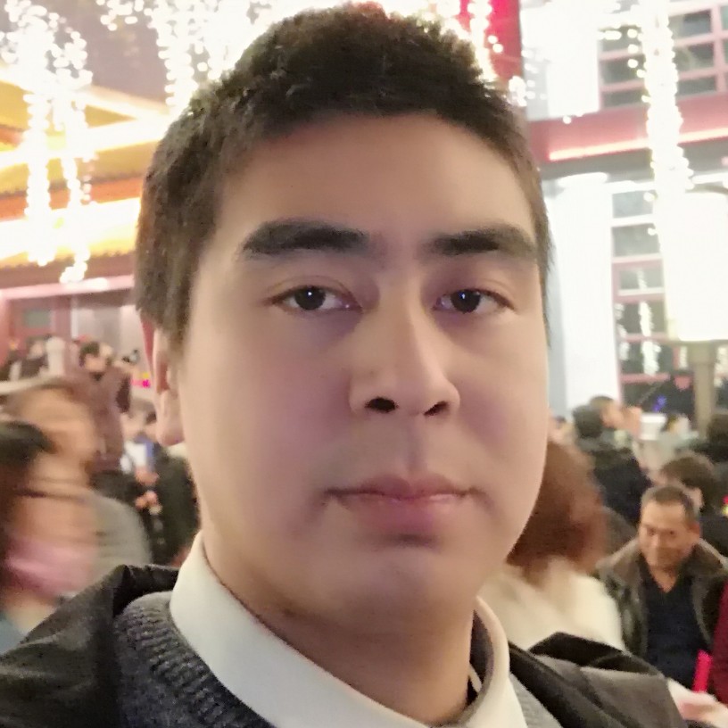 大叔等待酷酷的照片
