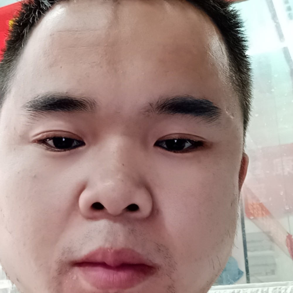简单深拥长颈鹿的照片