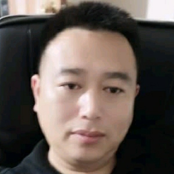 孝顺的小牛的照片