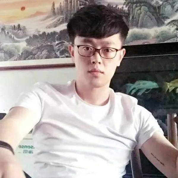 枕头爱恋落寞的照片