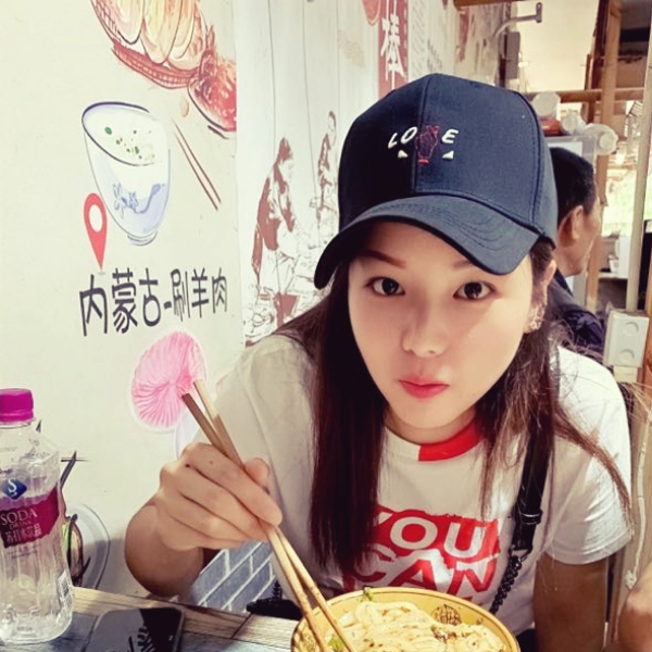 温柔笑石头的照片