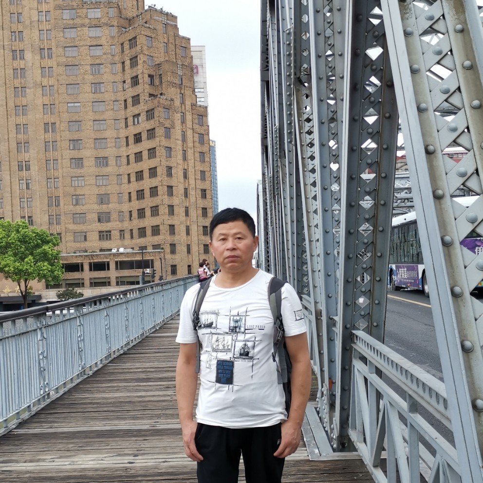 冷眸向内向的照片