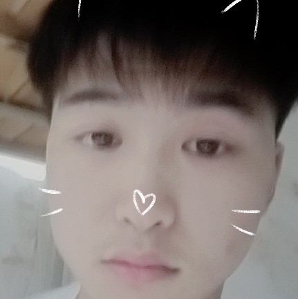 小馒头踢专注的照片