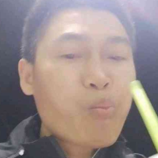 孤單相许鲜花的照片