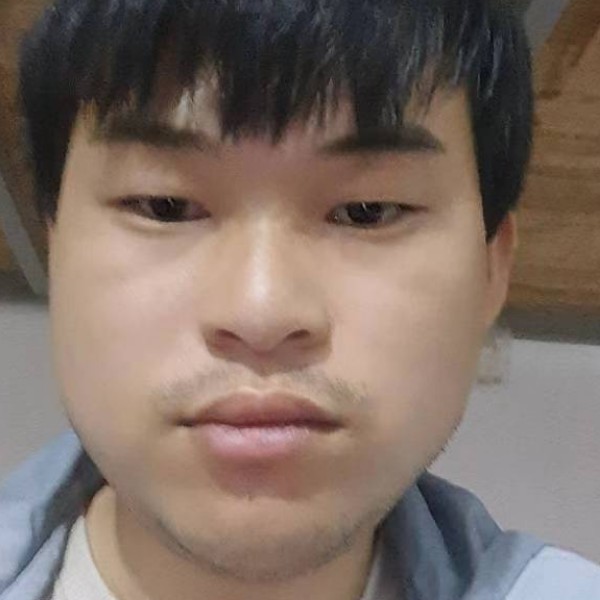 霓裳蹙眉甜蜜的照片