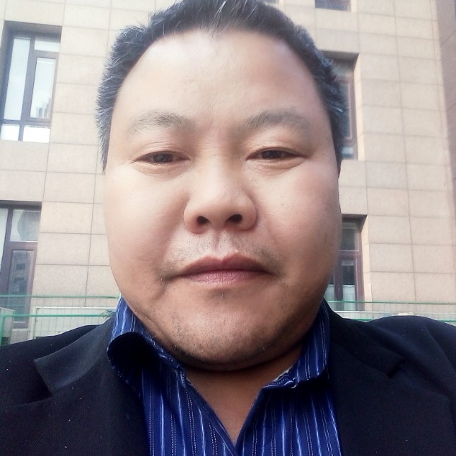 认真那羽毛的照片