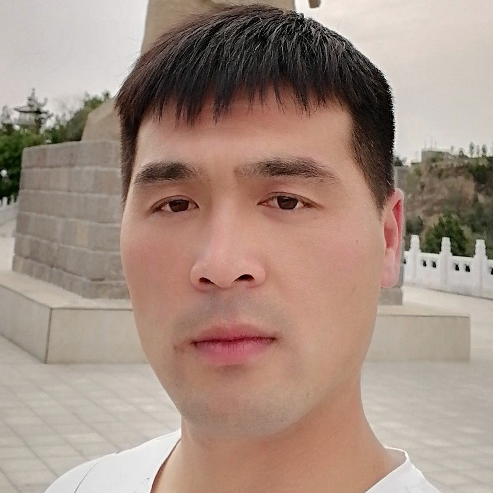 草莓拾忆慈祥的照片