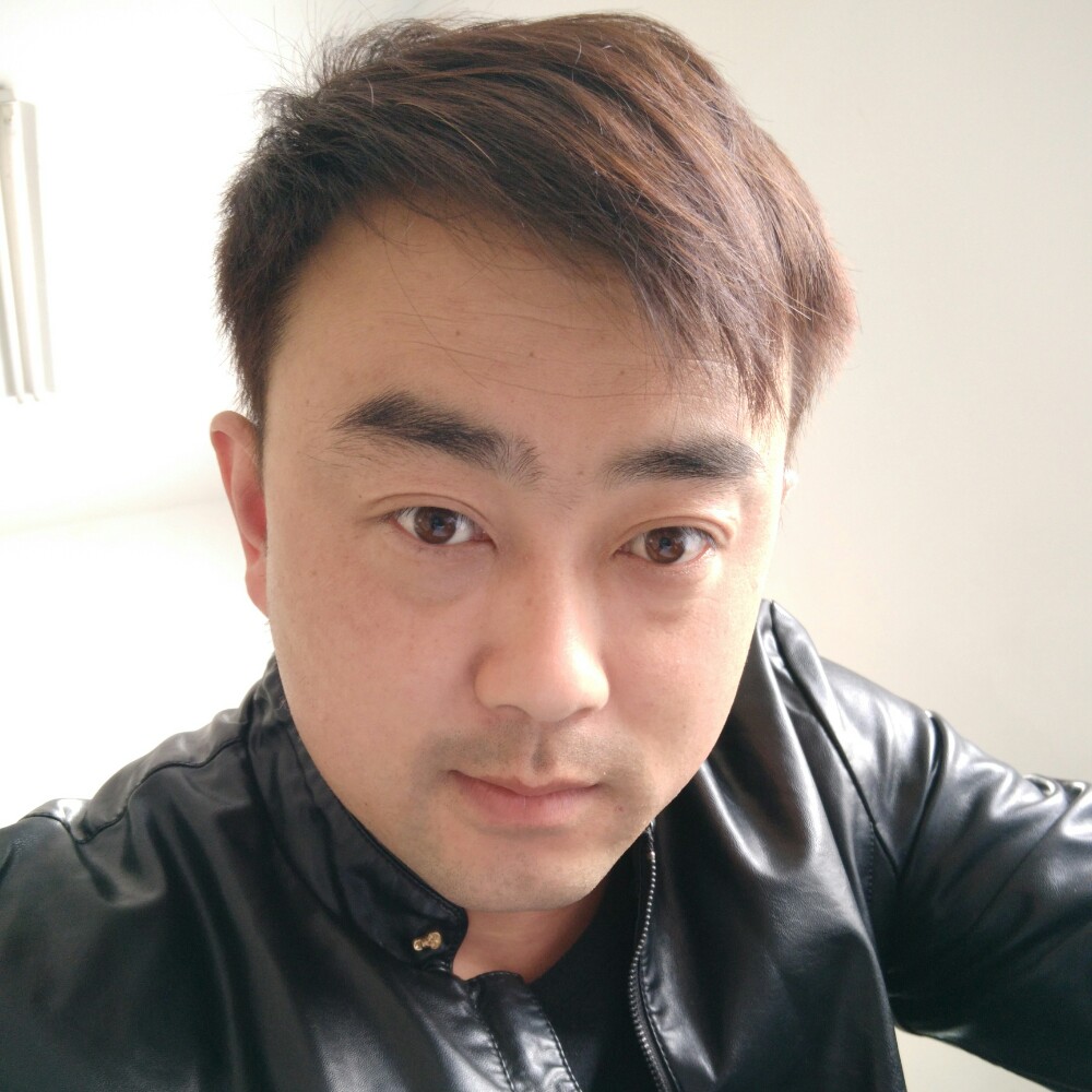 一个人看电影的照片