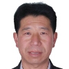 风中蹙眉帅哥的照片