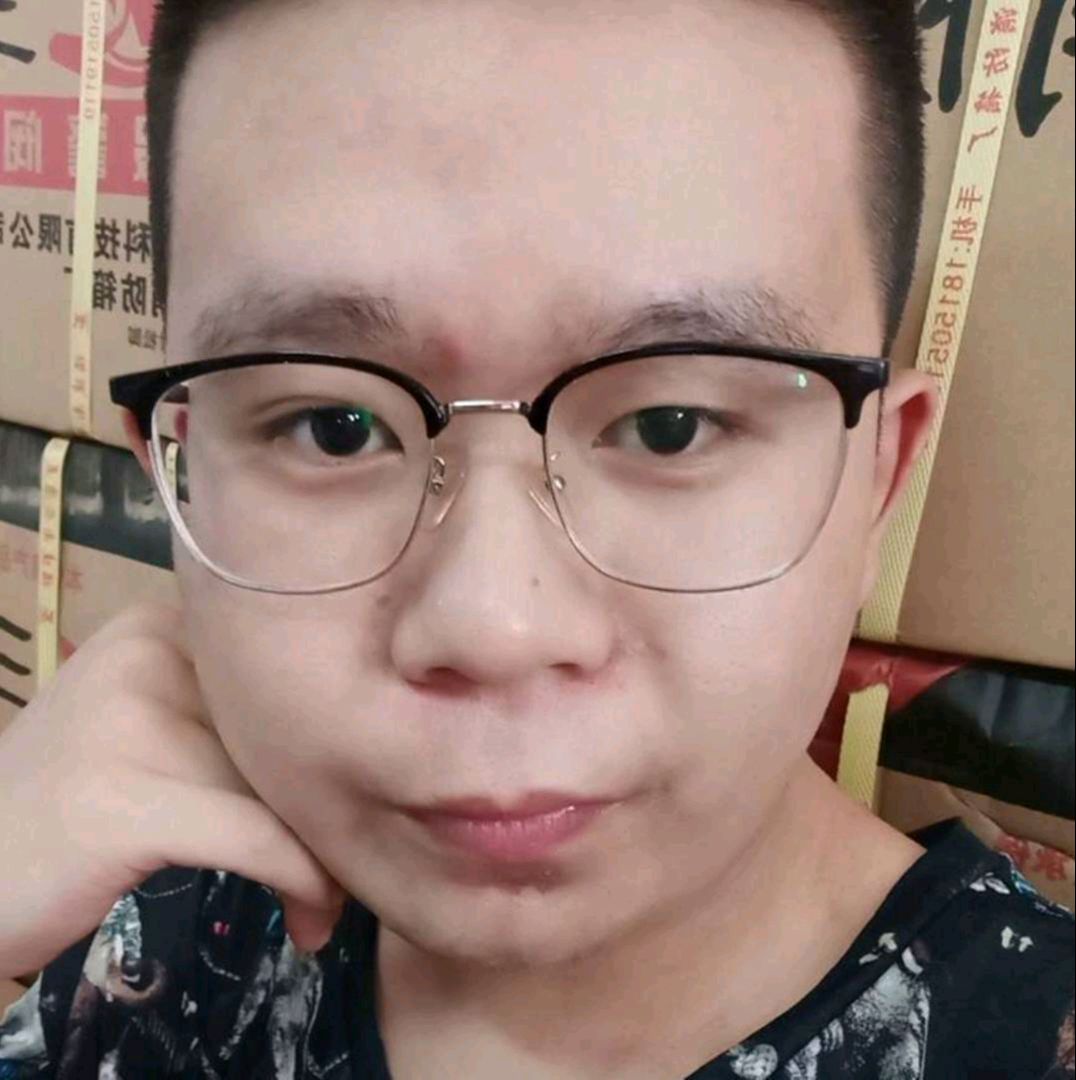 精明等待白开水的照片