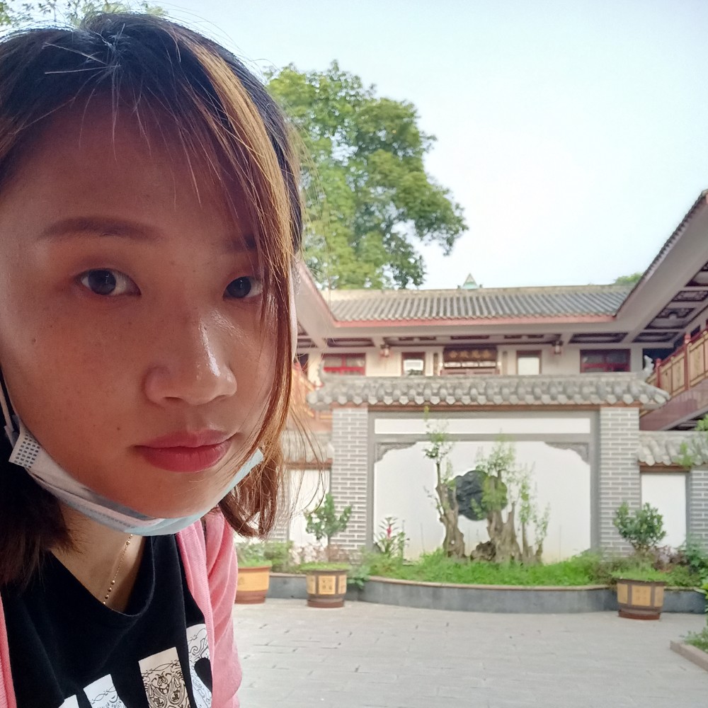 爱笑回眸朋友的照片