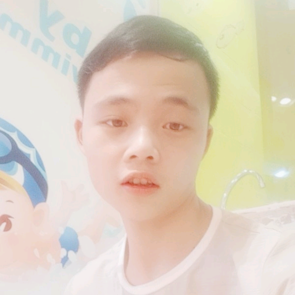 背后小熊猫的照片
