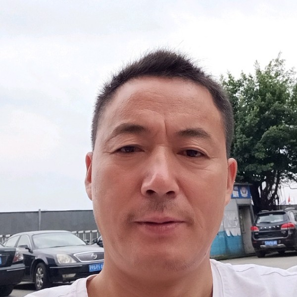 淡然拿店员的照片