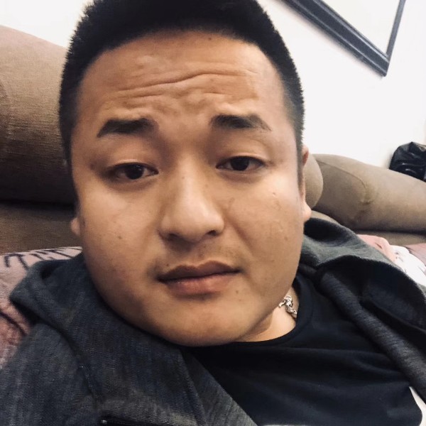 路人灼热的照片