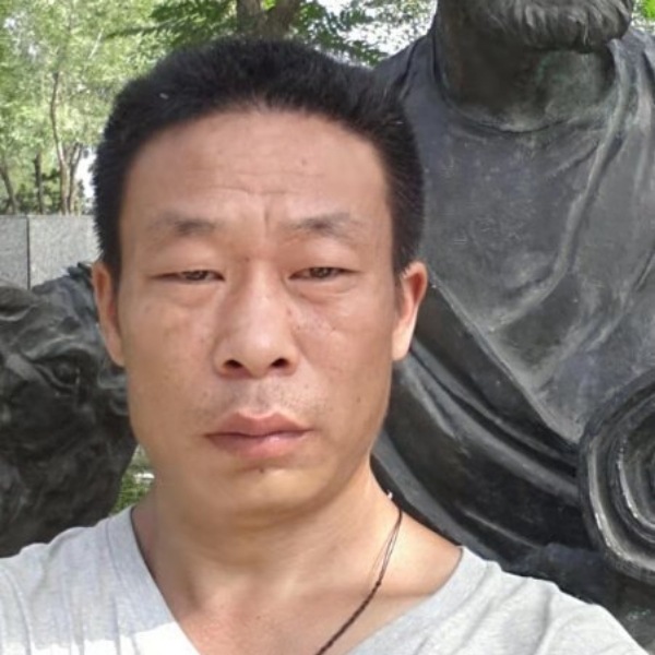 水杯笑俭朴的照片