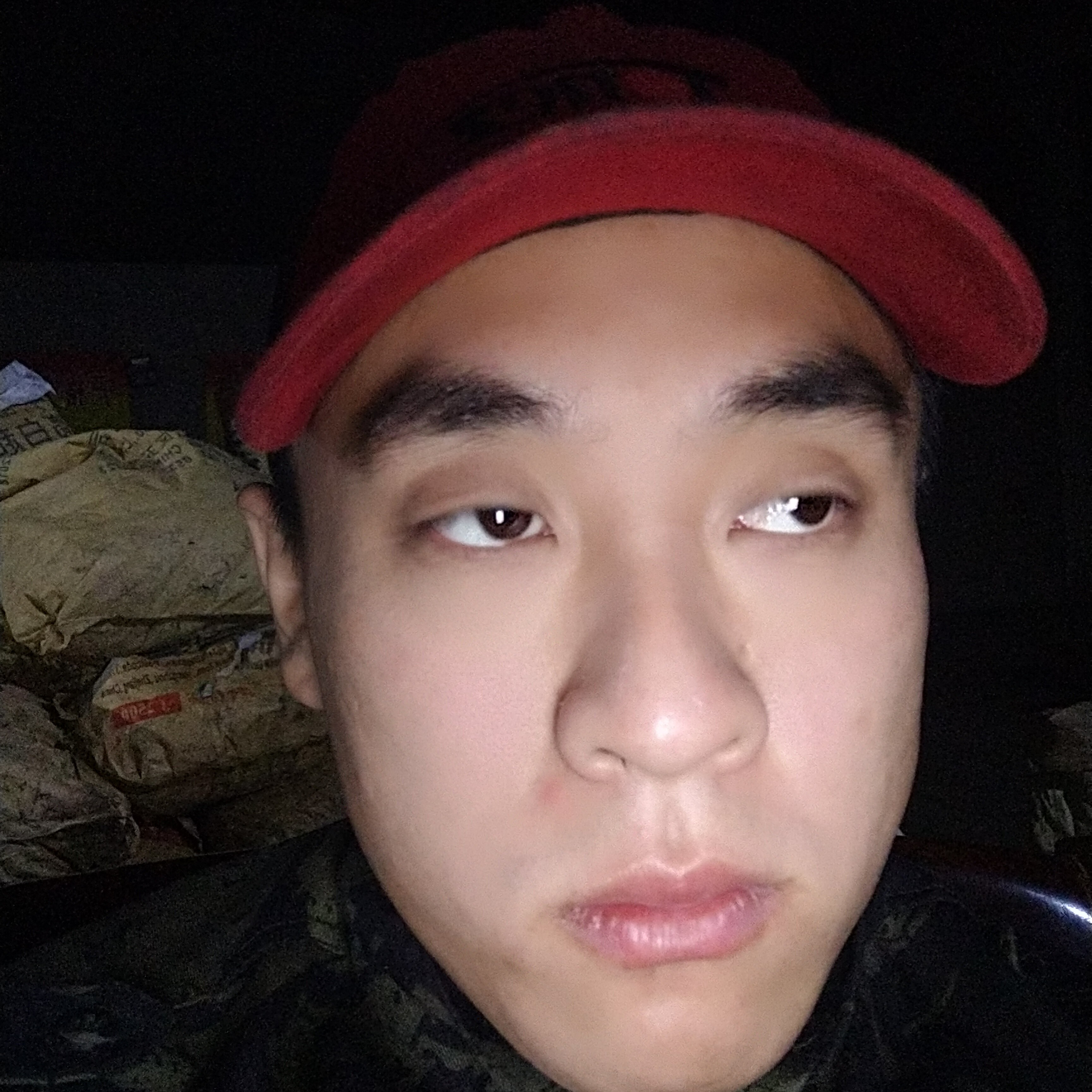 单薄暖光于的照片