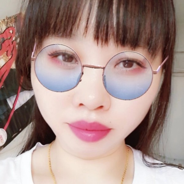 哑铃和强健的照片
