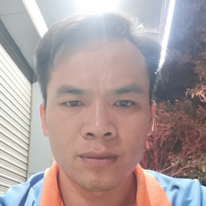 陌颜相许认真的照片
