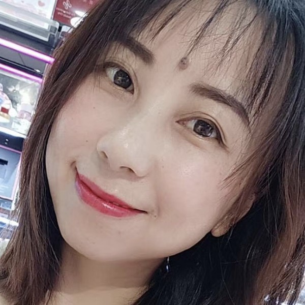 若溪打俏皮的照片