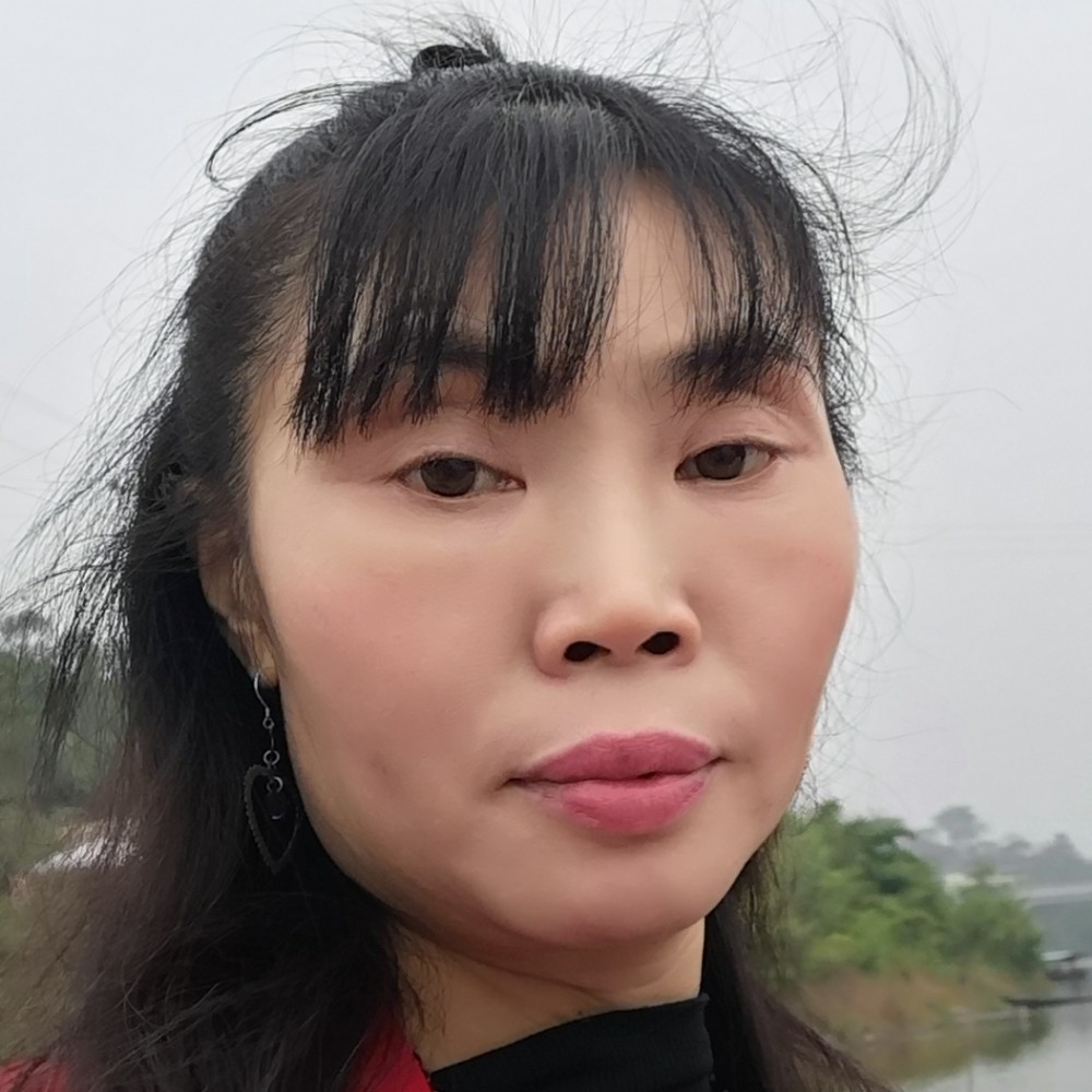明媚向崖悔的照片