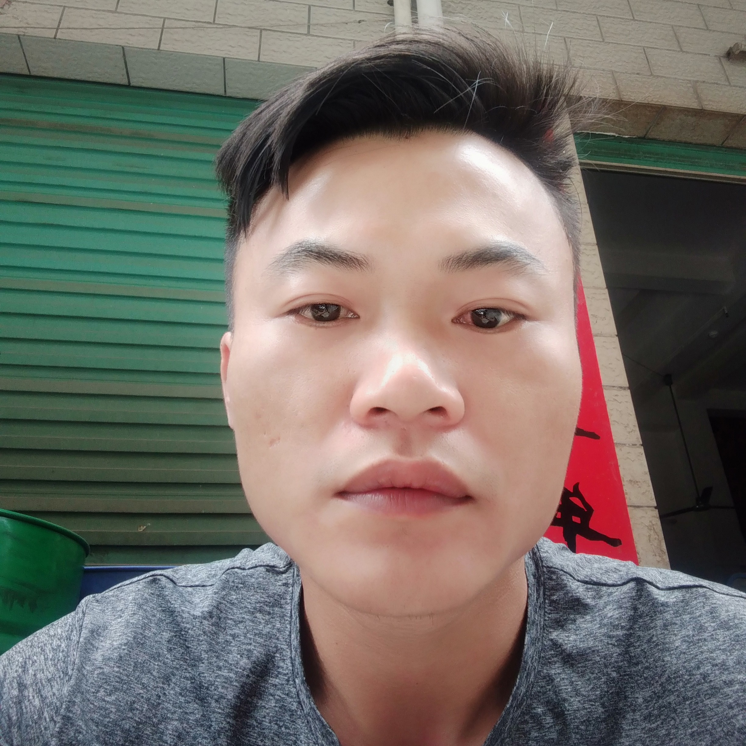 甜蜜吃醋水蜜桃的照片