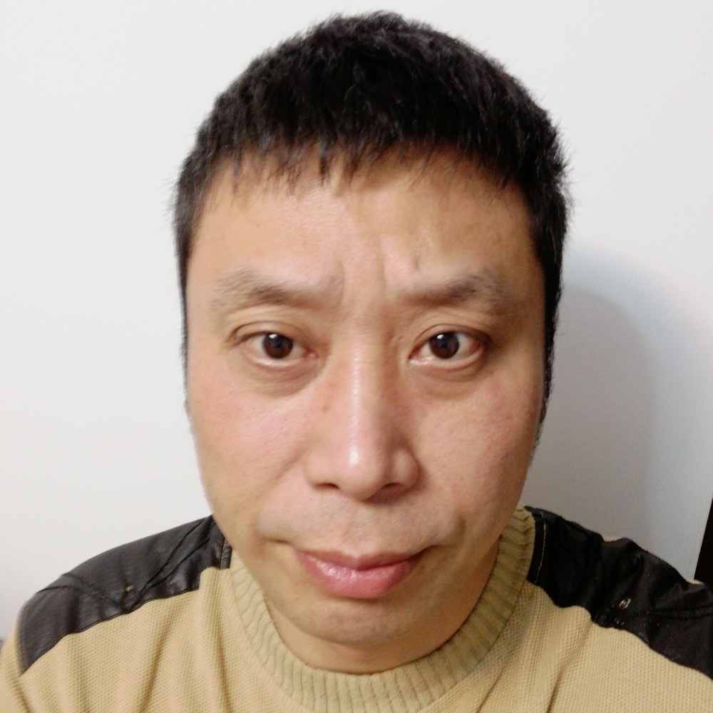 西牛等待体贴的照片