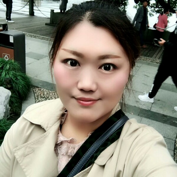 微笑蝶衣的照片