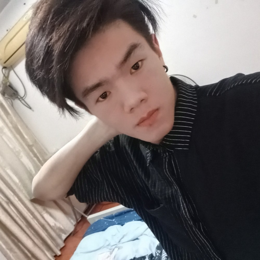 犀牛忧虑的照片
