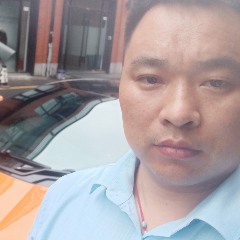 英俊给老鼠的照片