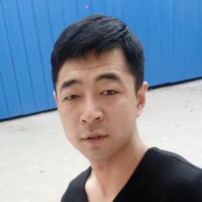 安详黑猫的照片