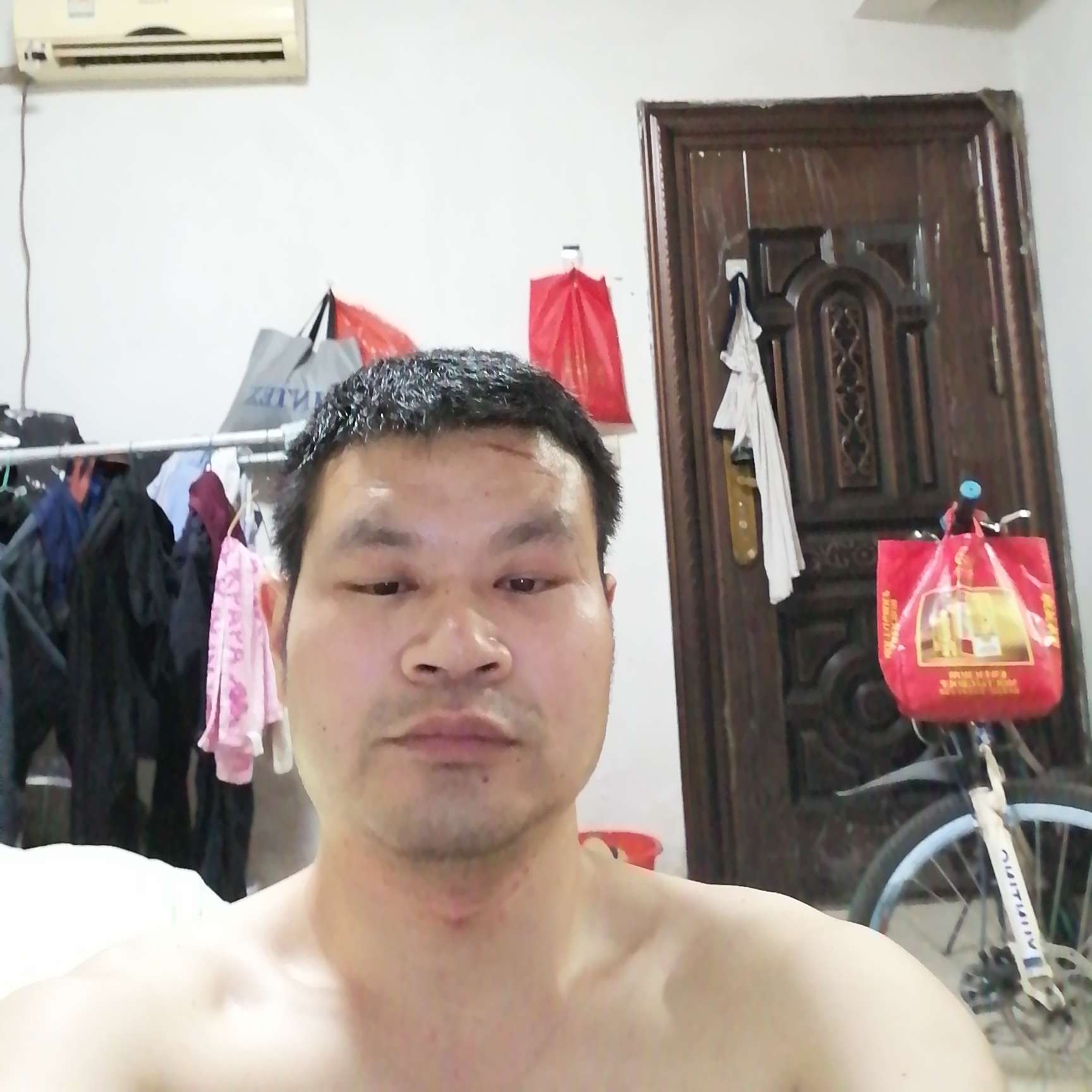 若溪等待帅气的照片