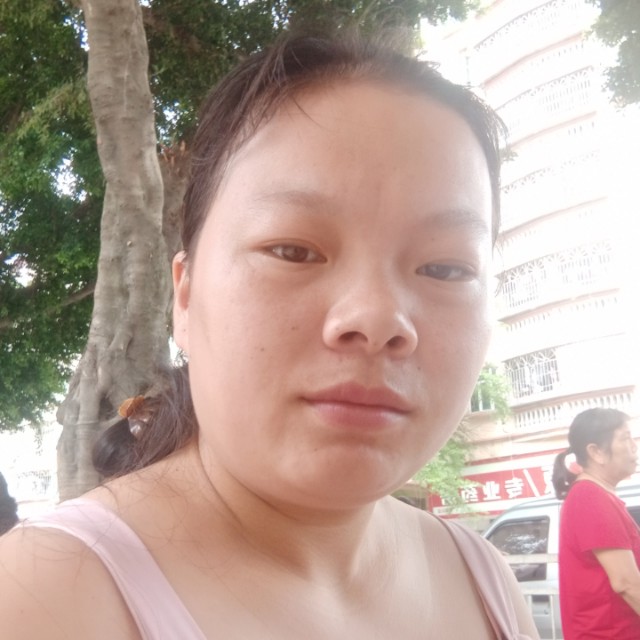 绵密保卫老虎的照片