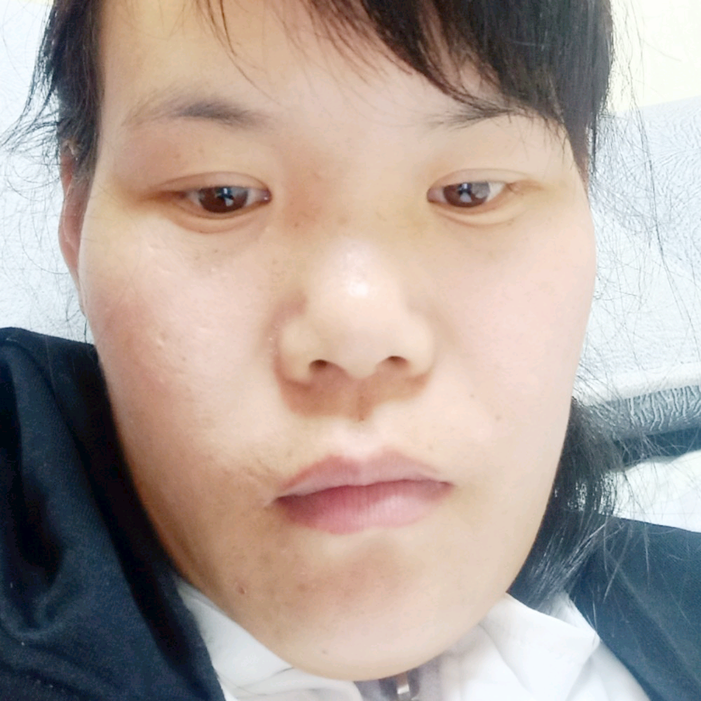 开心的静宝的照片