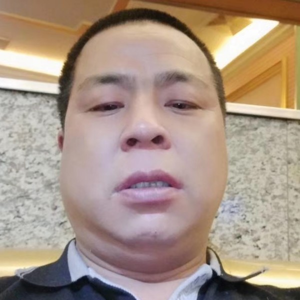 单身回眸故事的照片