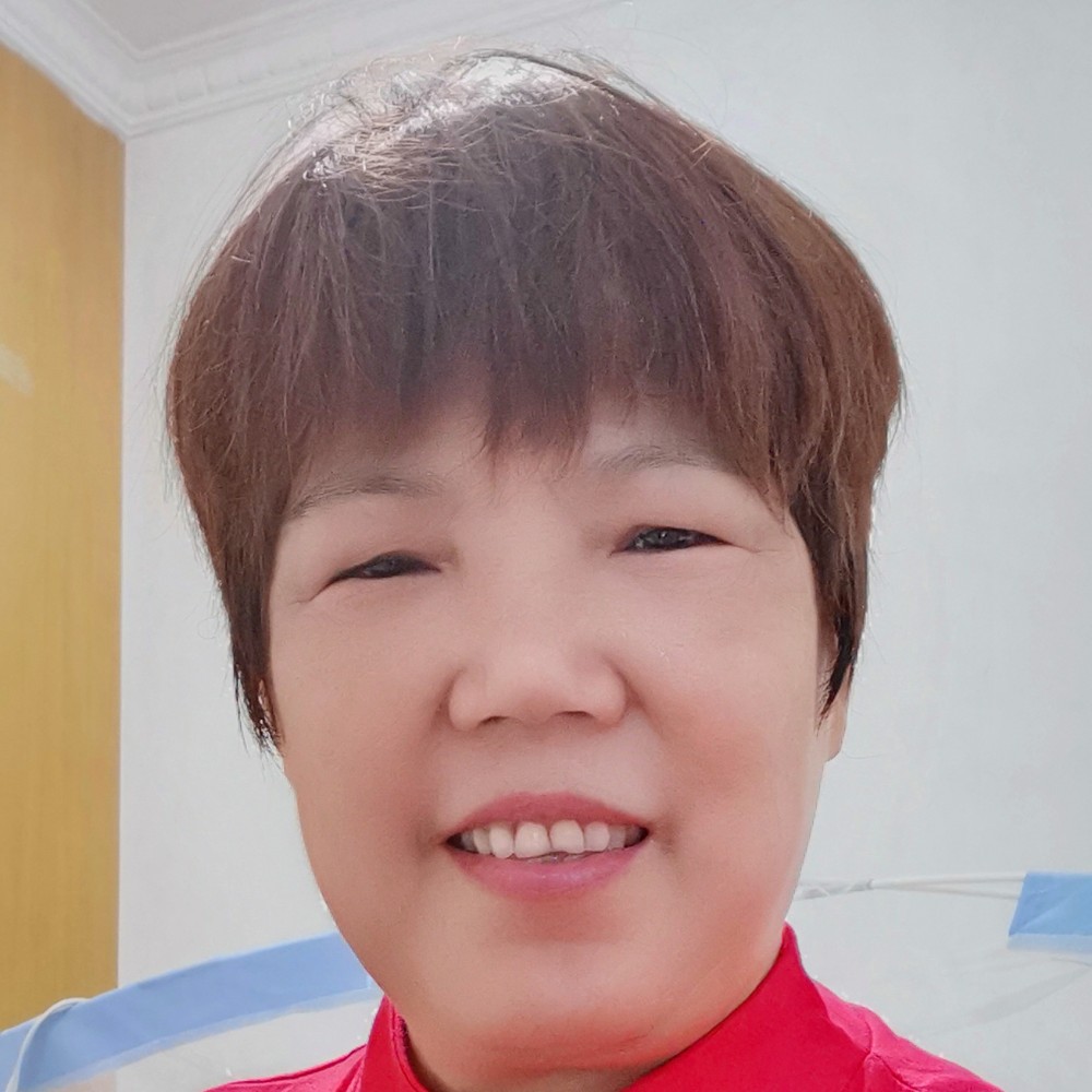 伍玩玲的照片