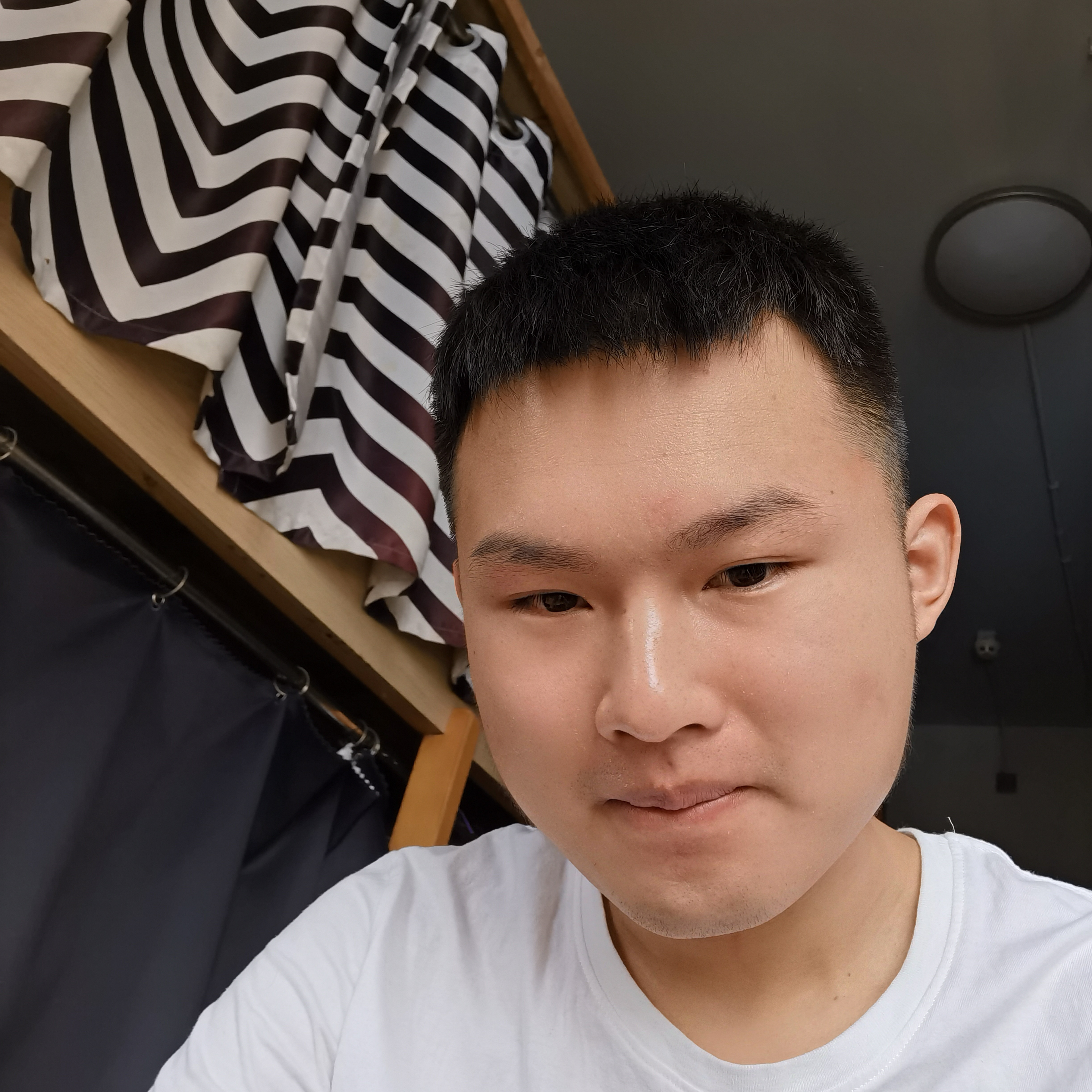 捏爆小行星的照片