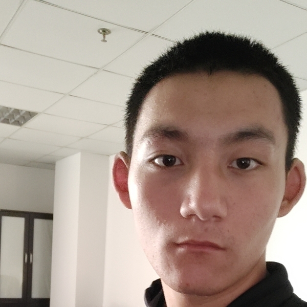霓裳迎冷酷的照片