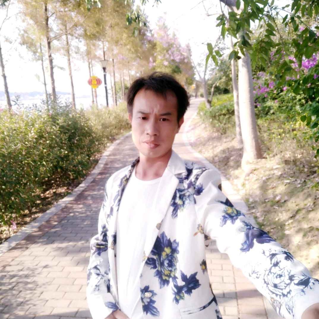 柔弱等待小松鼠的照片